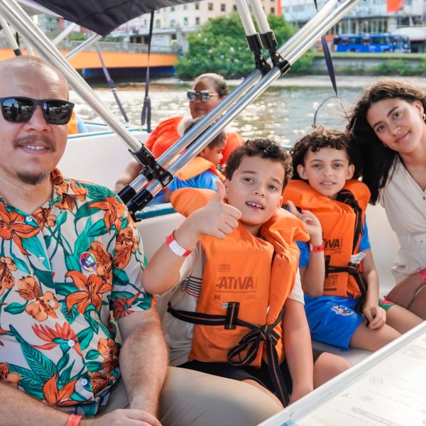 Inclusão a bordo!: Passeio de catamarã no Recife