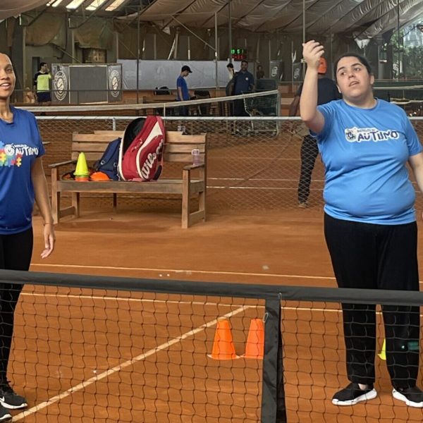 Tênis no Lagoa Azul: aprendendo brincando