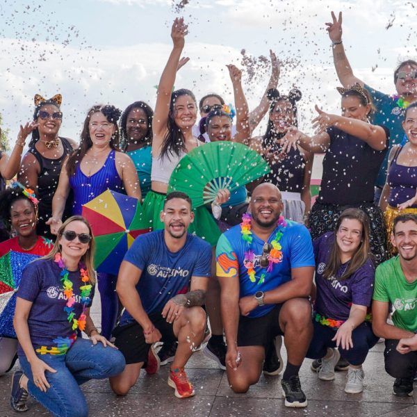 Família em Ação no Ritmo de Carnaval!