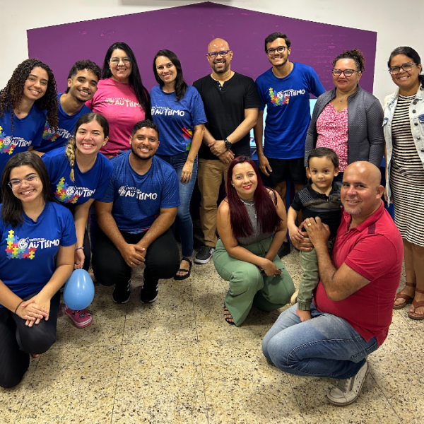 Roda de conversa entre pais e colaboradores em Caruaru